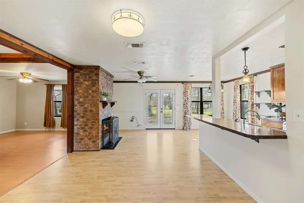 1949 County Road 347 Loop Gause, TX 77857