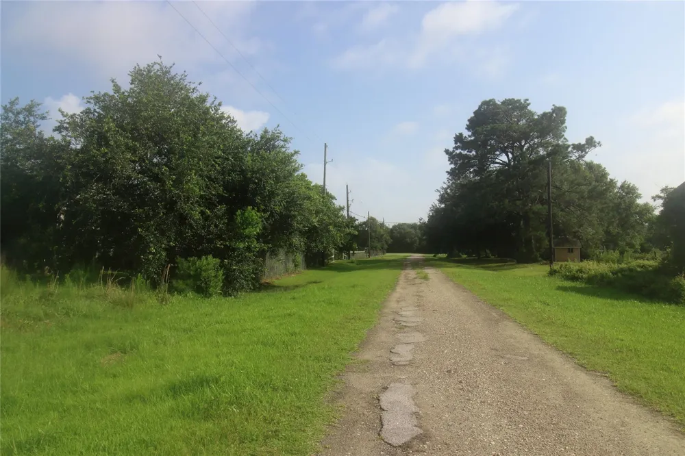 100 Kelly Lane Smith Point, TX 77514