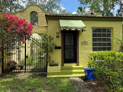 1209 Aguila Ave
