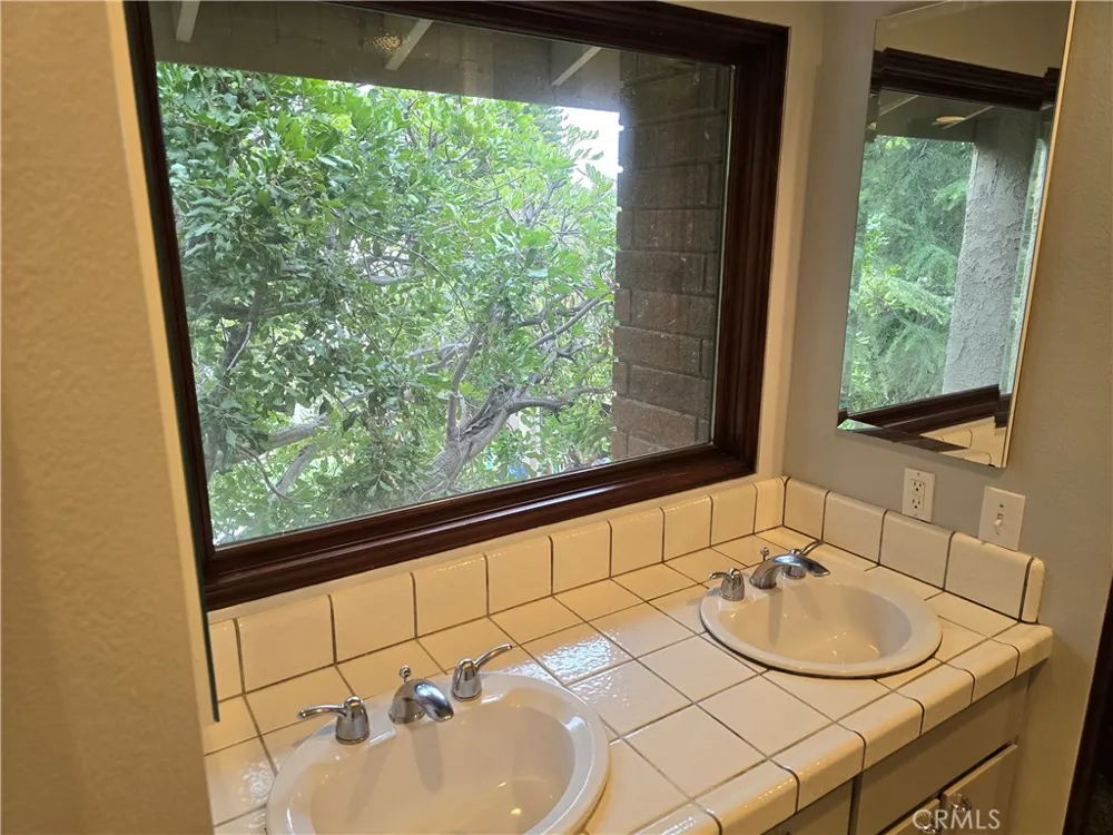 4249 Park Alisal Calabasas, CA 91302