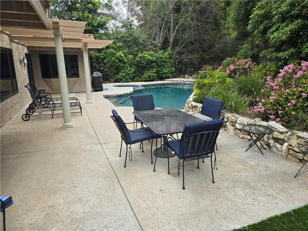 4249 Park Alisal Calabasas, CA 91302