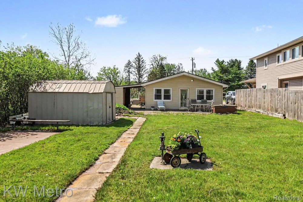 657 Dunleavy Drive Highland Charter Township, MI 48356