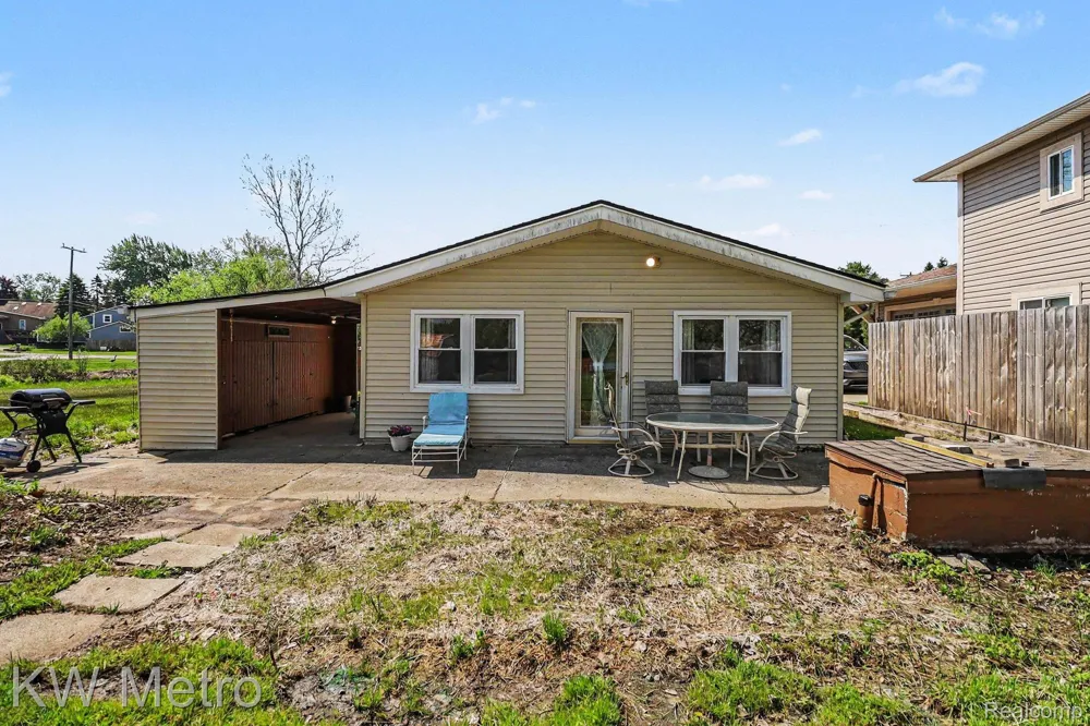 657 Dunleavy Drive Highland Charter Township, MI 48356