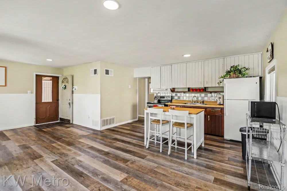 657 Dunleavy Drive Highland Charter Township, MI 48356