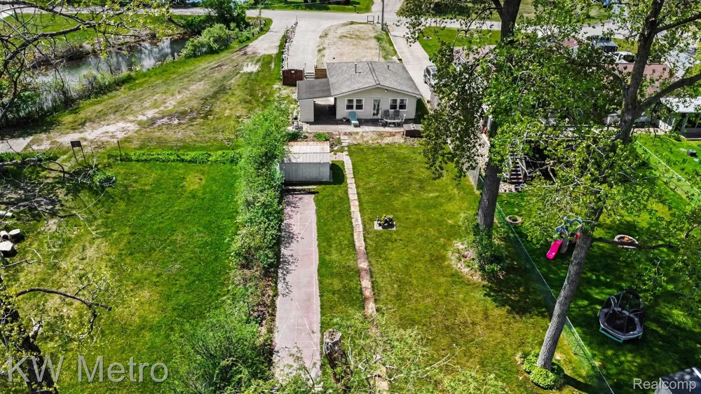 657 Dunleavy Drive Highland Charter Township, MI 48356