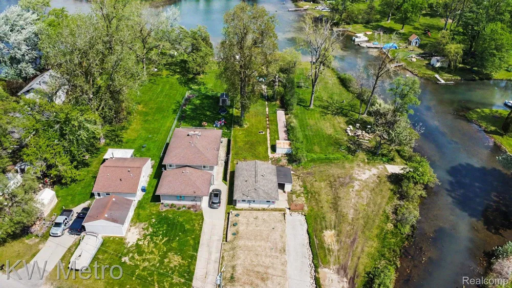 657 Dunleavy Drive Highland Charter Township, MI 48356