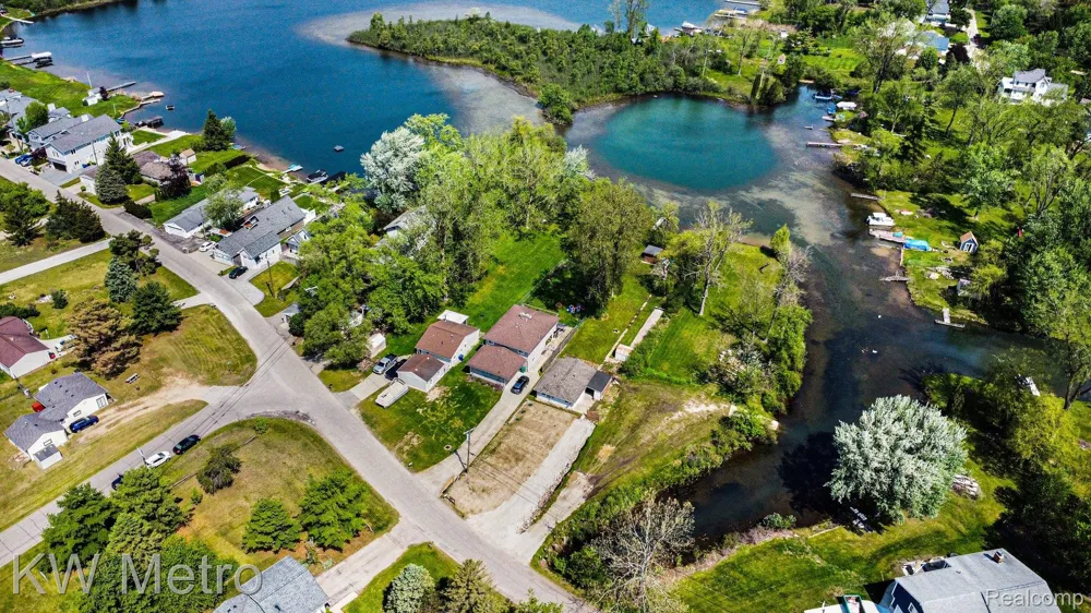 657 Dunleavy Drive Highland Charter Township, MI 48356