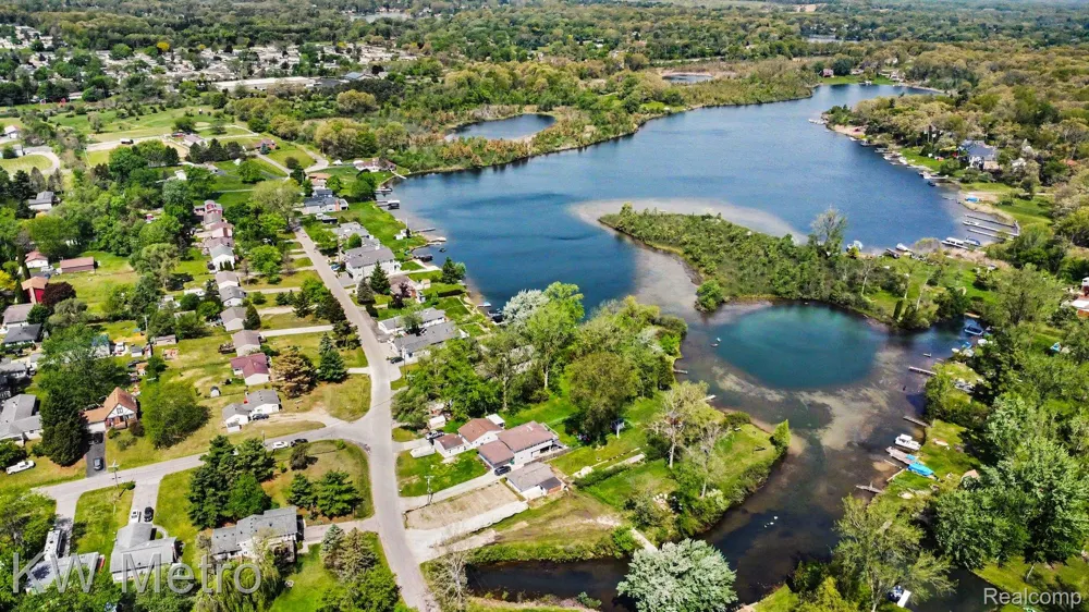 657 Dunleavy Drive Highland Charter Township, MI 48356