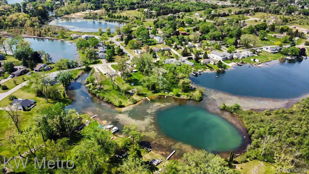 657 Dunleavy Drive Highland Charter Township, MI 48356