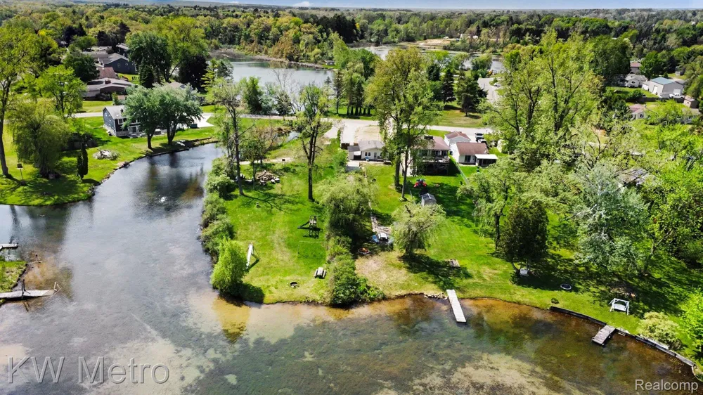 657 Dunleavy Drive Highland Charter Township, MI 48356