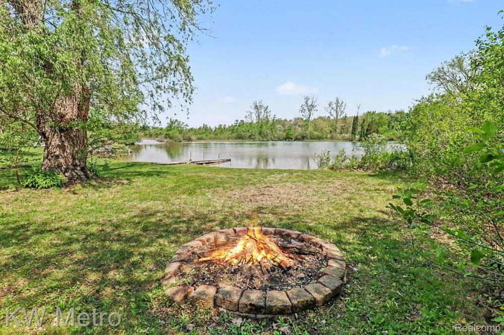 657 Dunleavy Drive Highland Charter Township, MI 48356