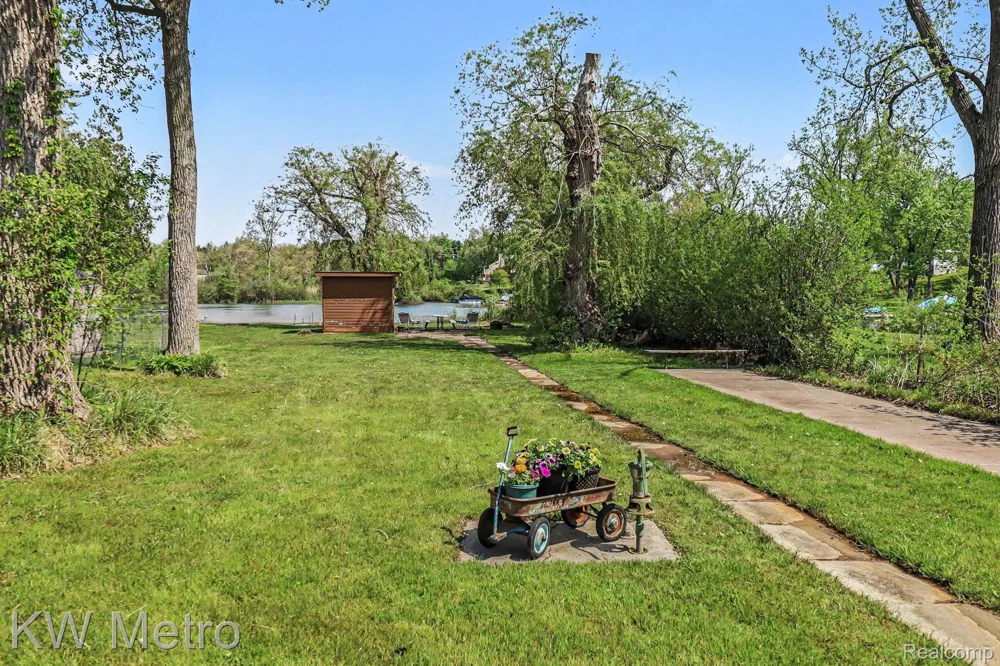 657 Dunleavy Drive Highland Charter Township, MI 48356