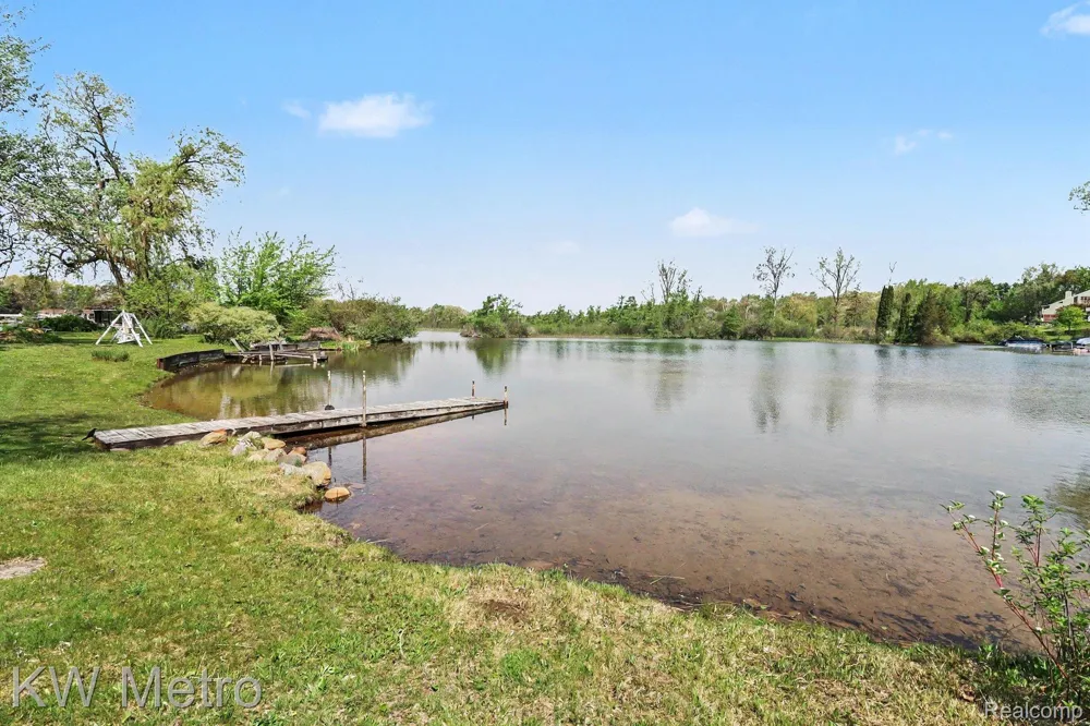 657 Dunleavy Drive Highland Charter Township, MI 48356