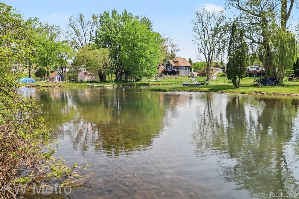 657 Dunleavy Drive Highland Charter Township, MI 48356