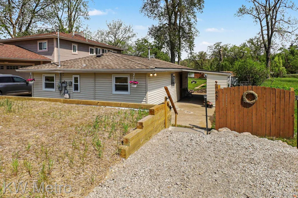 657 Dunleavy Drive Highland Charter Township, MI 48356