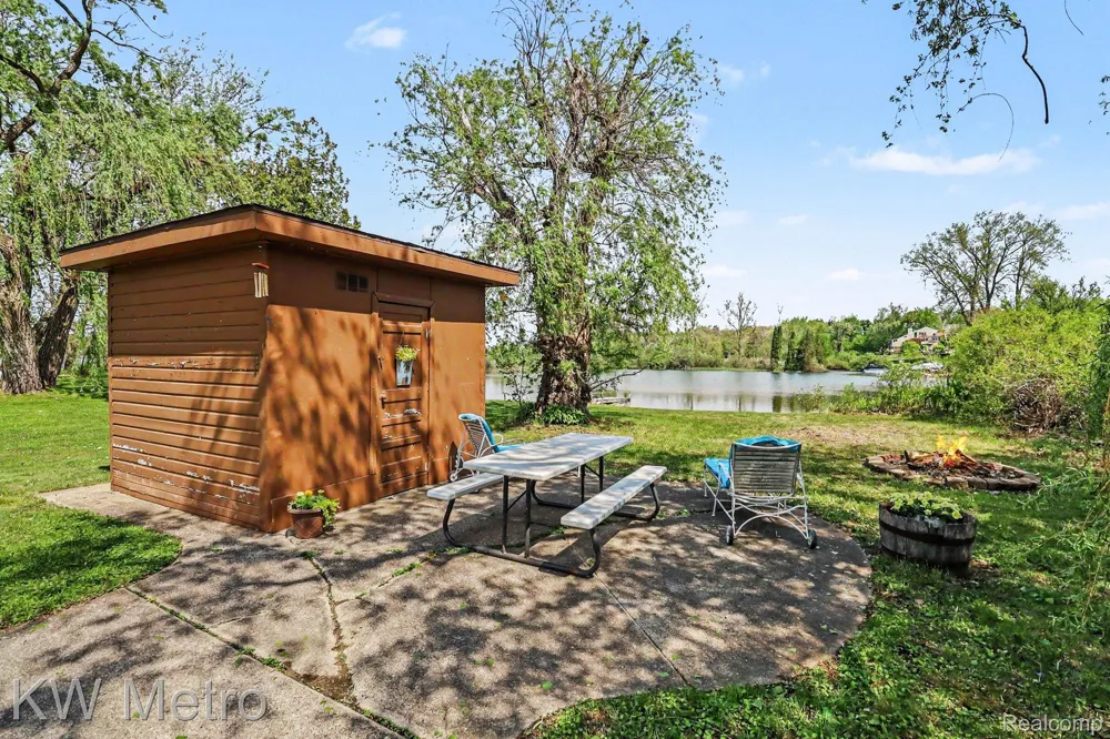 657 Dunleavy Drive Highland Charter Township, MI 48356