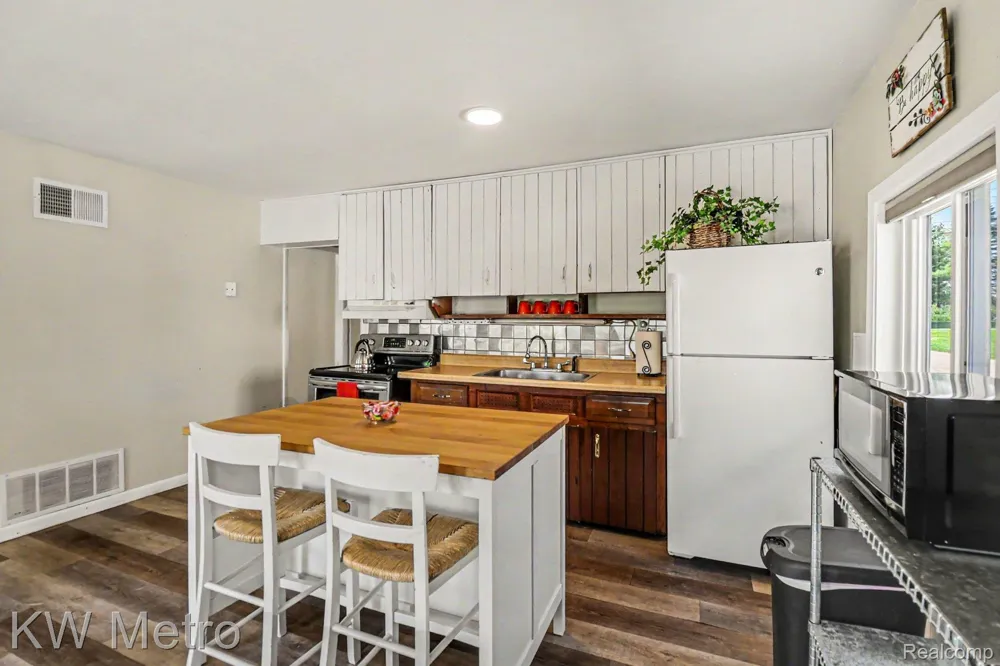 657 Dunleavy Drive Highland Charter Township, MI 48356