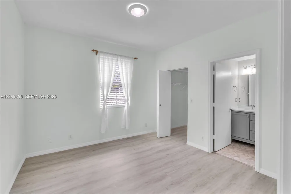 1393 Barcelona Way #4-26 Weston, FL 33327