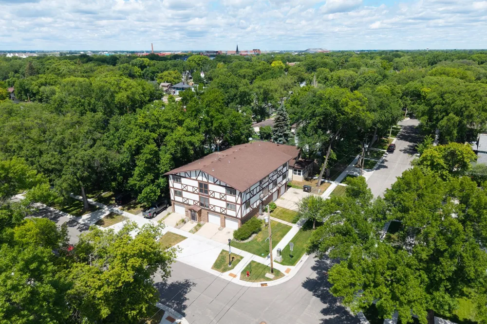 901 8th Avenue #201 Fargo, ND 58102