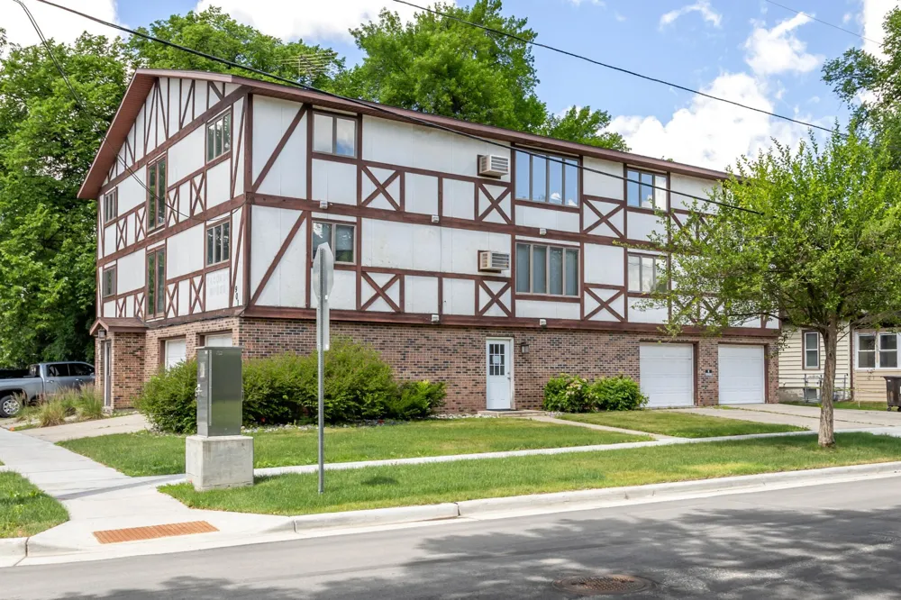 901 8th Avenue #201 Fargo, ND 58102