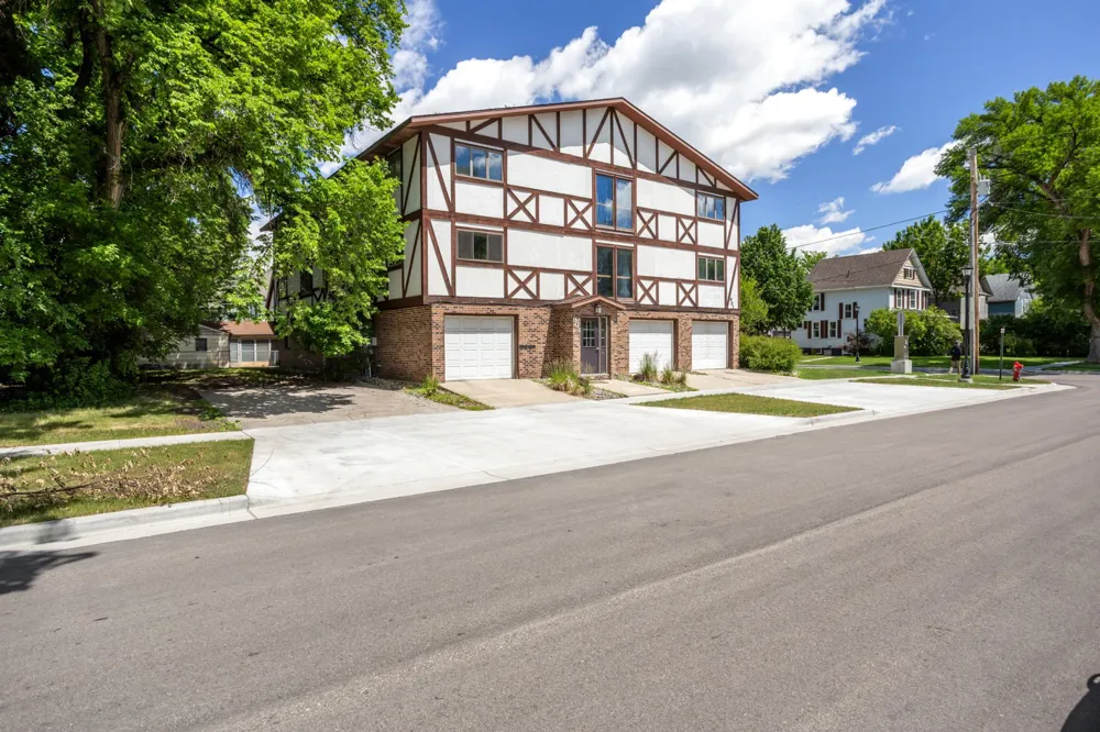 901 8th Avenue #201 Fargo, ND 58102