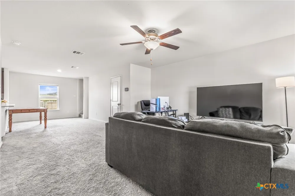 304 Hyacinth Way Jarrell, TX 76537