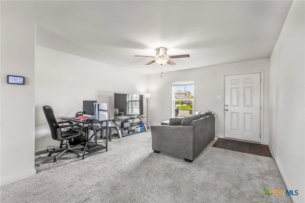 304 Hyacinth Way Jarrell, TX 76537