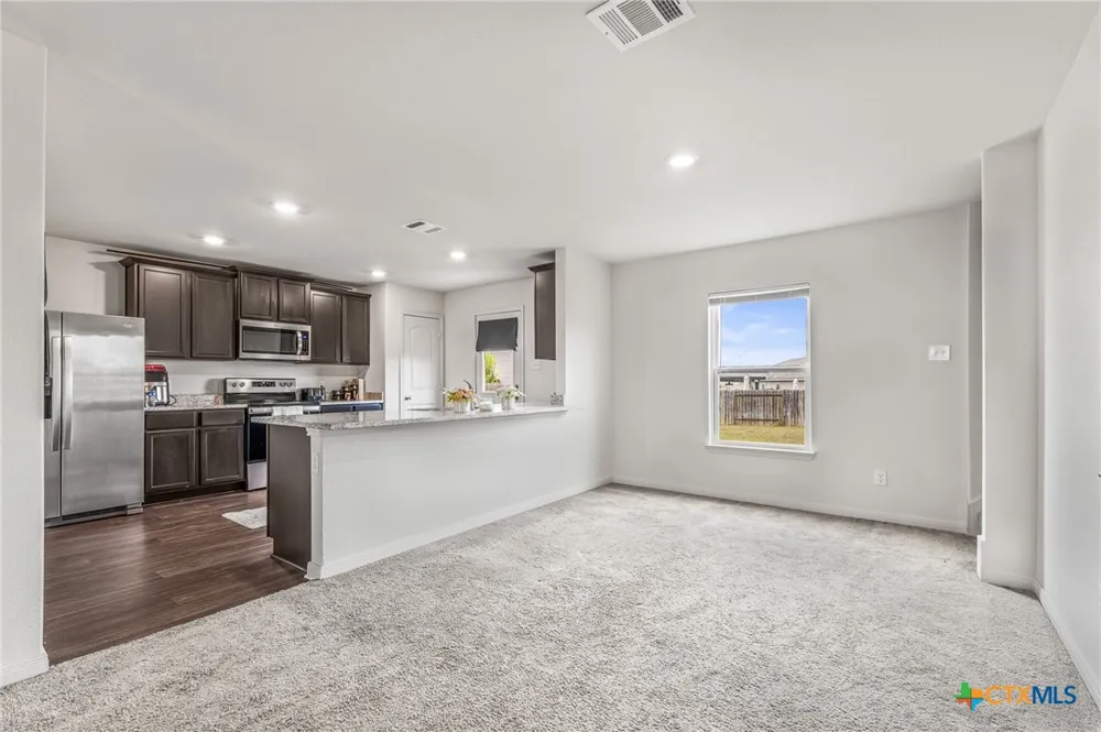 304 Hyacinth Way Jarrell, TX 76537