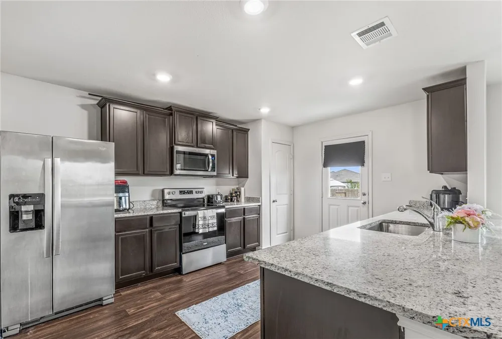 304 Hyacinth Way Jarrell, TX 76537