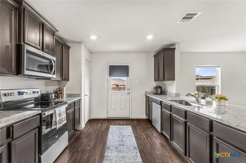 304 Hyacinth Way Jarrell, TX 76537