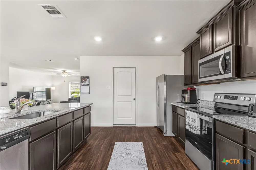 304 Hyacinth Way Jarrell, TX 76537