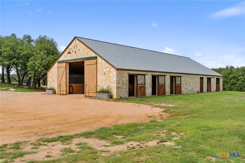 408 Osage Way Johnson City, TX 78636