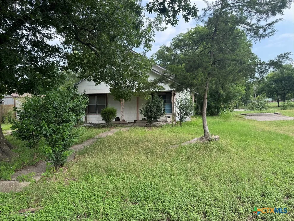 206 Farish Avenue Rosebud, TX 76570