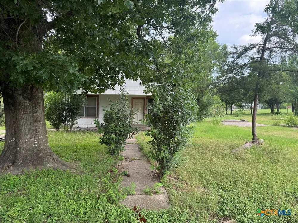 206 Farish Avenue Rosebud, TX 76570