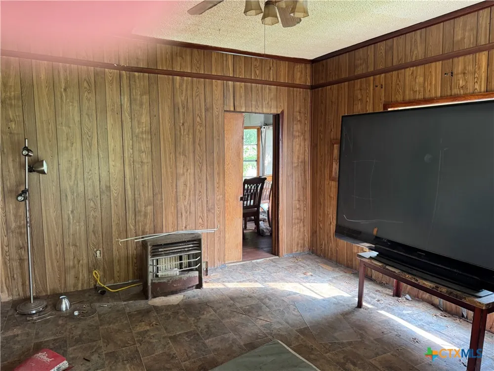 206 Farish Avenue Rosebud, TX 76570