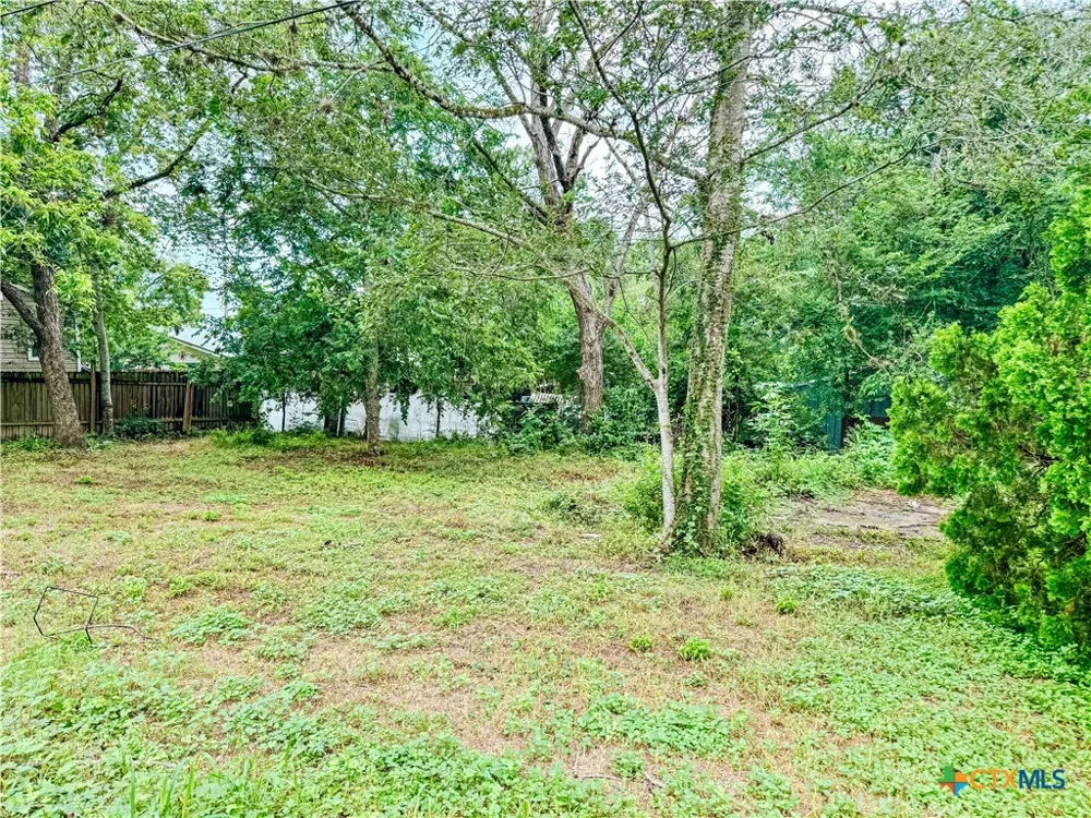811 Saint John Street Gonzales, TX 78629