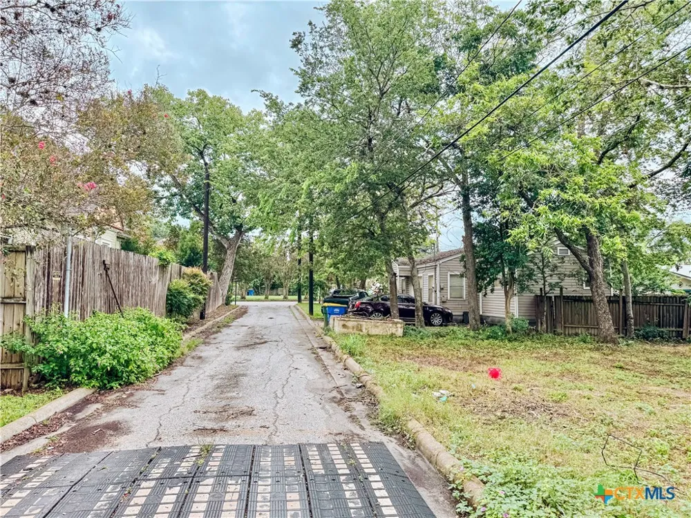 811 Saint John Street Gonzales, TX 78629