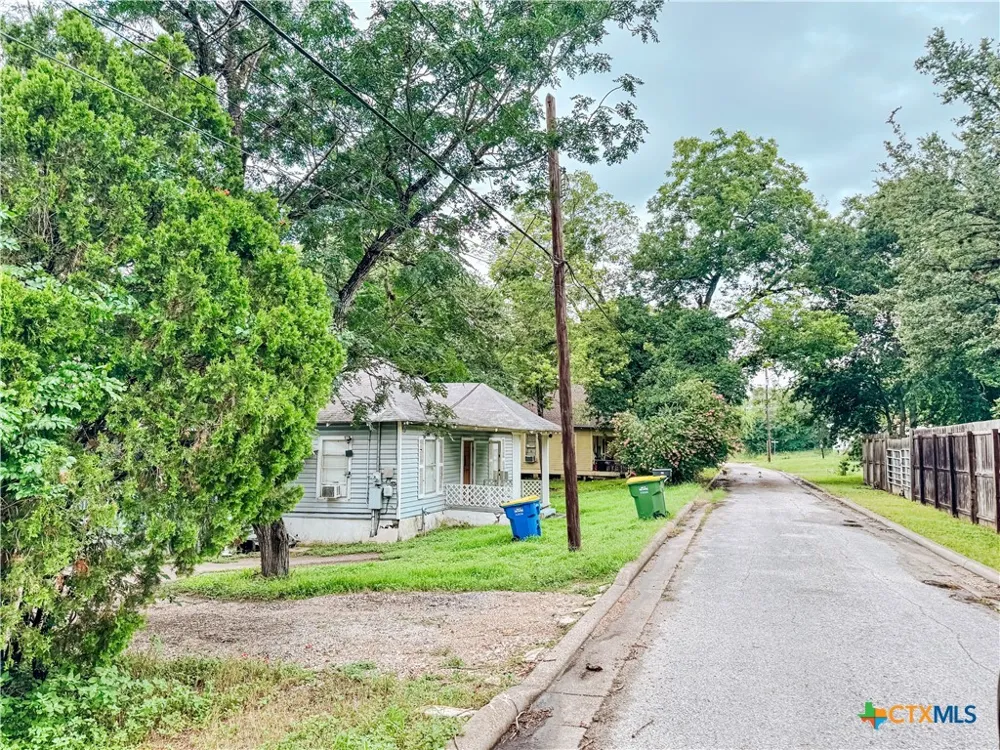 811 Saint John Street Gonzales, TX 78629