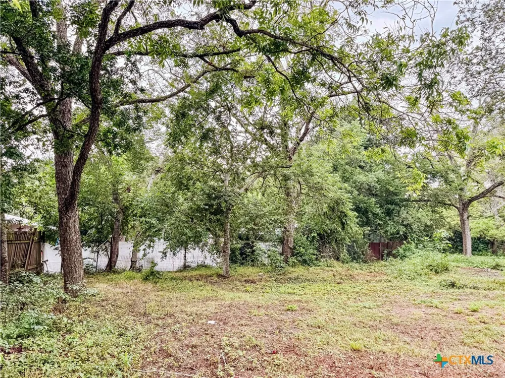 811 Saint John Street Gonzales, TX 78629