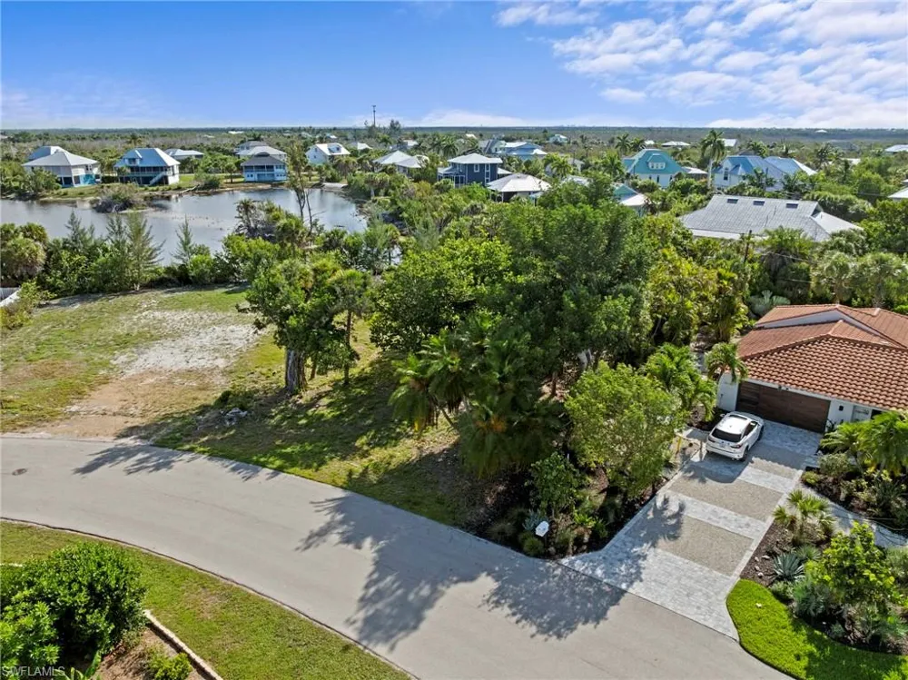 564 Chert Court Sanibel, FL 33957