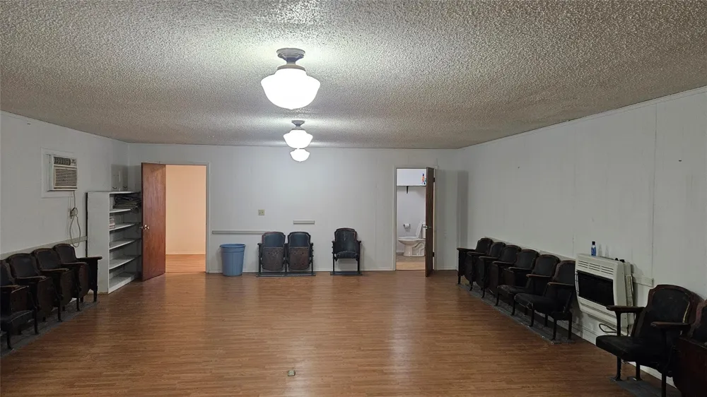 4 W Sherman Street Mullin, TX 76864