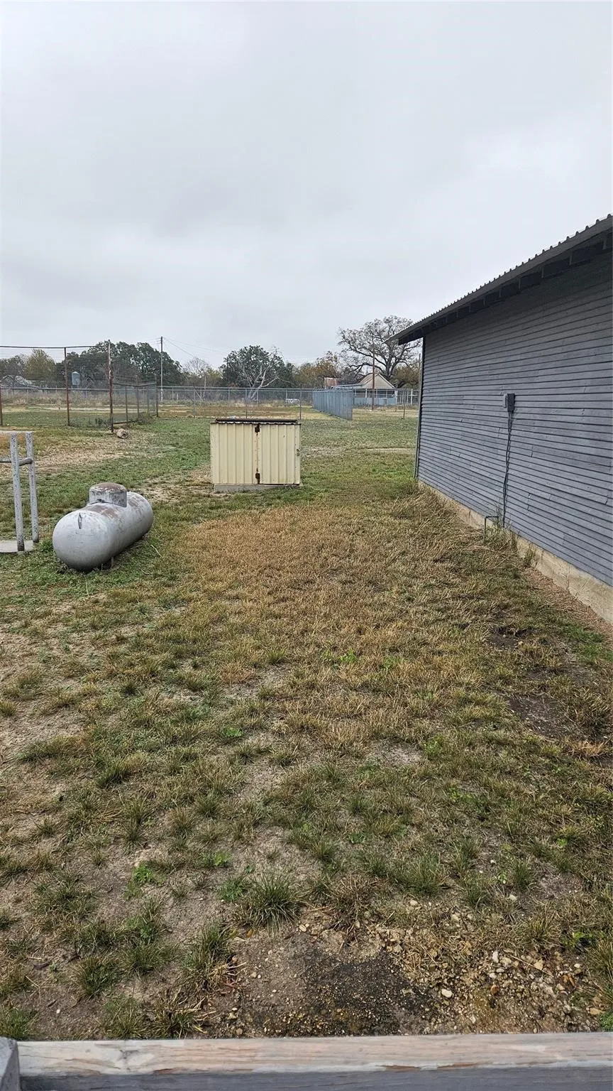 4 W Sherman Street Mullin, TX 76864