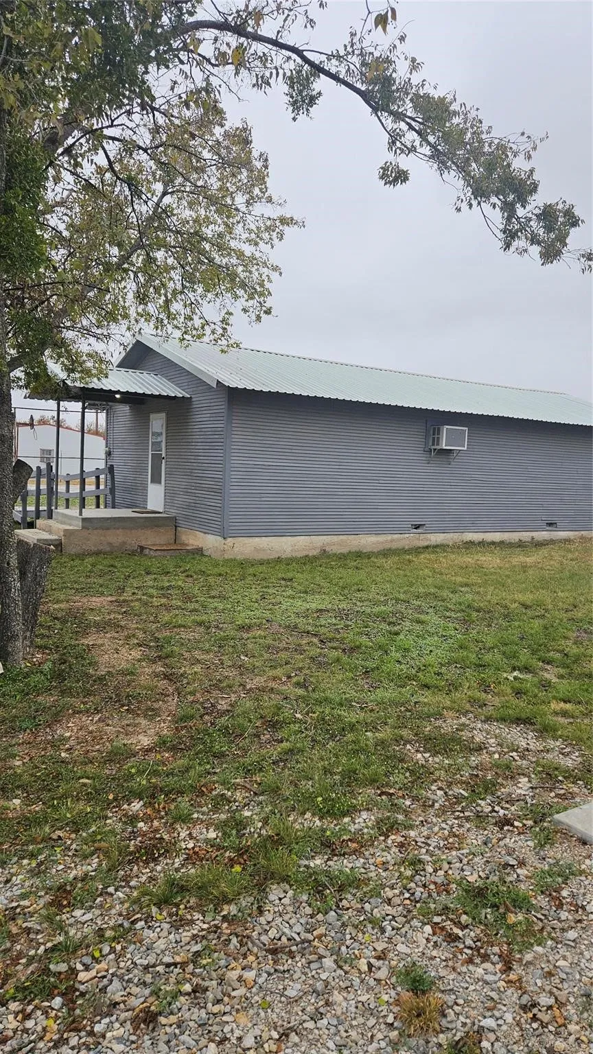 4 W Sherman Street Mullin, TX 76864