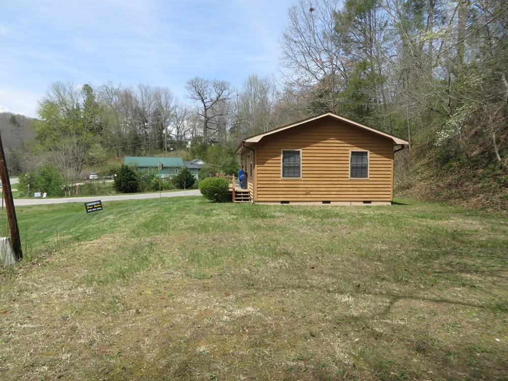 2826 Highlands Rd Franklin, NC 28734