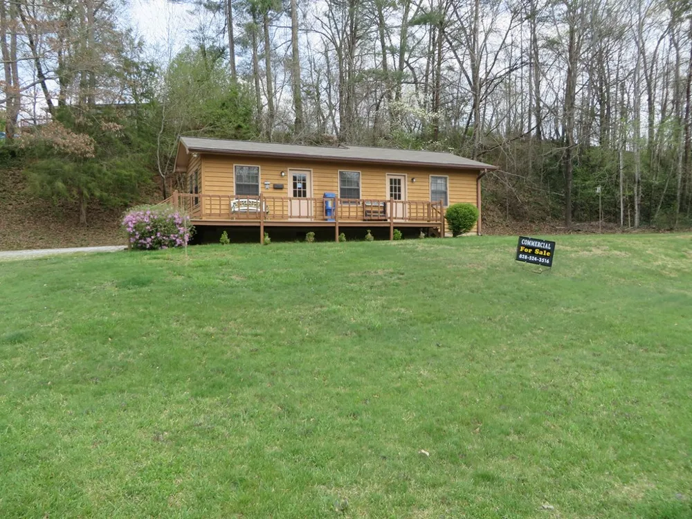 2826 Highlands Rd Franklin, NC 28734