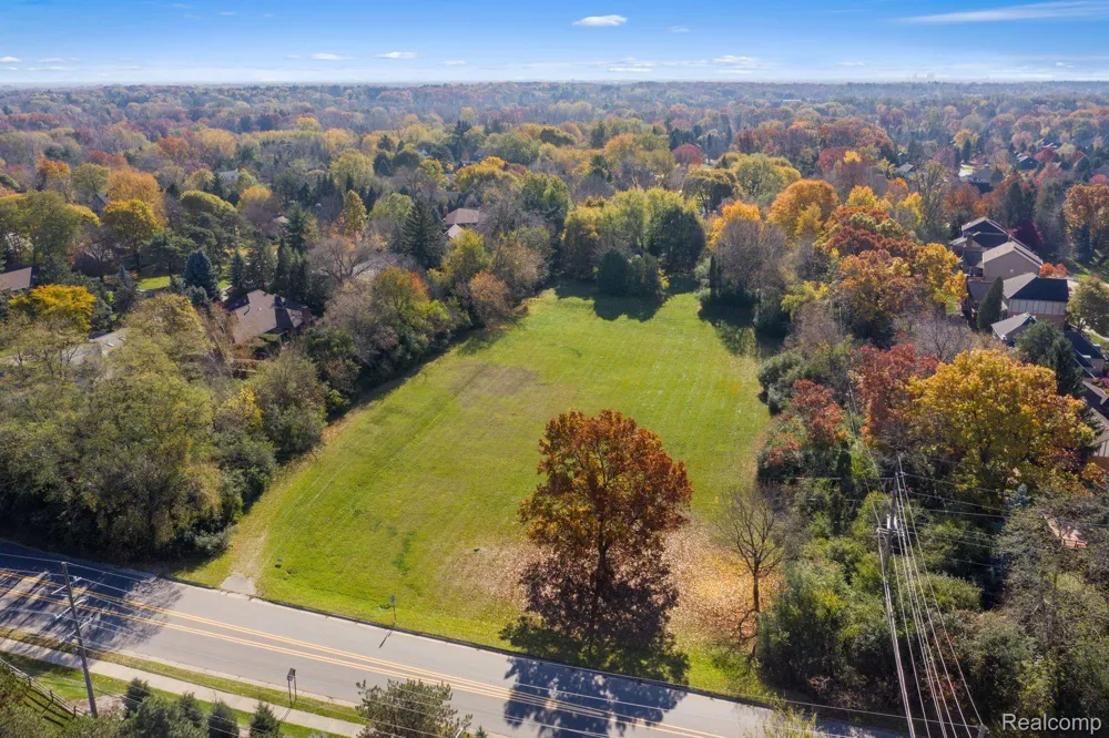 700 E SQUARE LAKE ROAD Bloomfield Charter Township, MI 48304