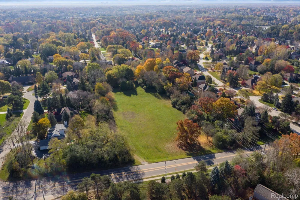 700 E SQUARE LAKE ROAD Bloomfield Charter Township, MI 48304