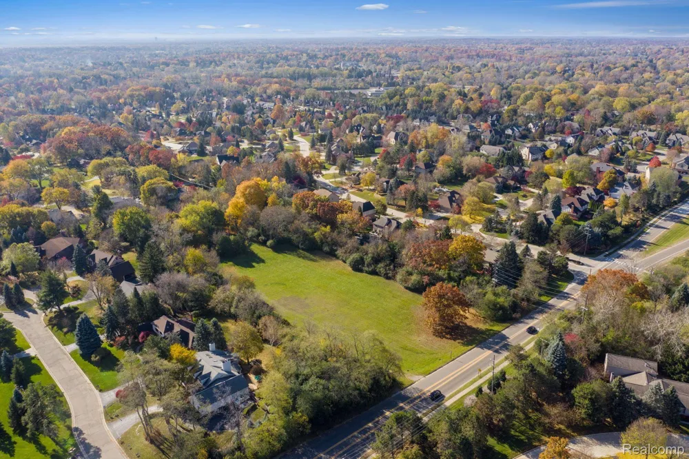 700 E SQUARE LAKE ROAD Bloomfield Charter Township, MI 48304