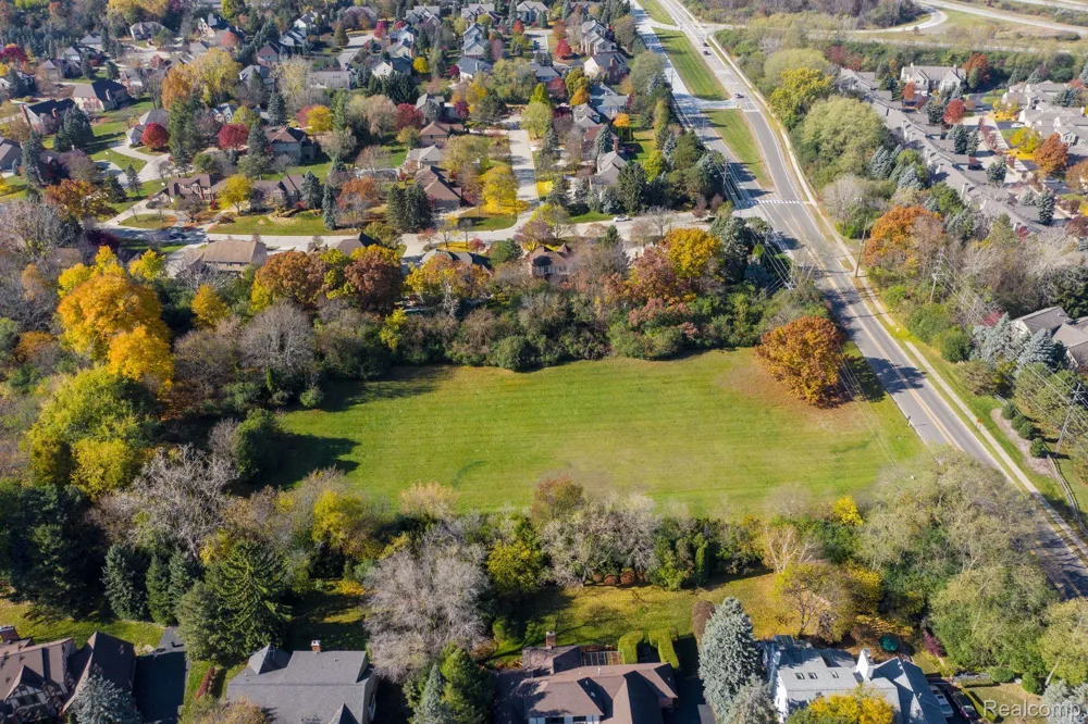 700 E SQUARE LAKE ROAD Bloomfield Charter Township, MI 48304