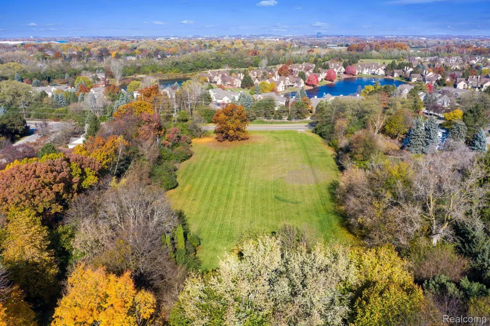 700 E SQUARE LAKE ROAD Bloomfield Charter Township, MI 48304